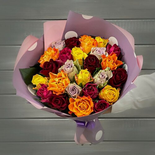 Изображение товара Букет из 25 разноцветных роз 38см в упаковке микс от Букет Маркет