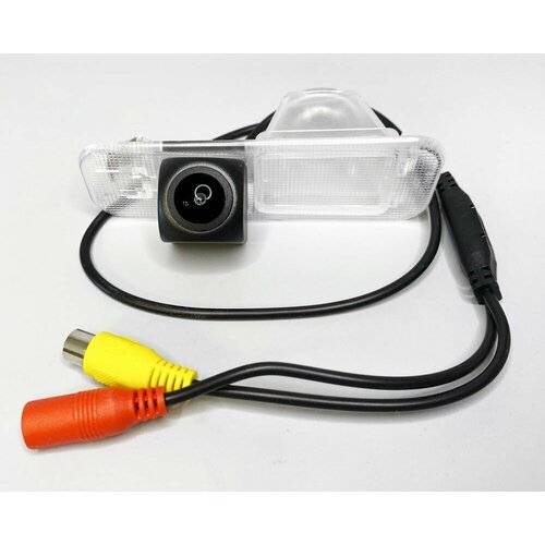 Kамера заднего вида с плафоном освещения гос номера AHD 189900₽