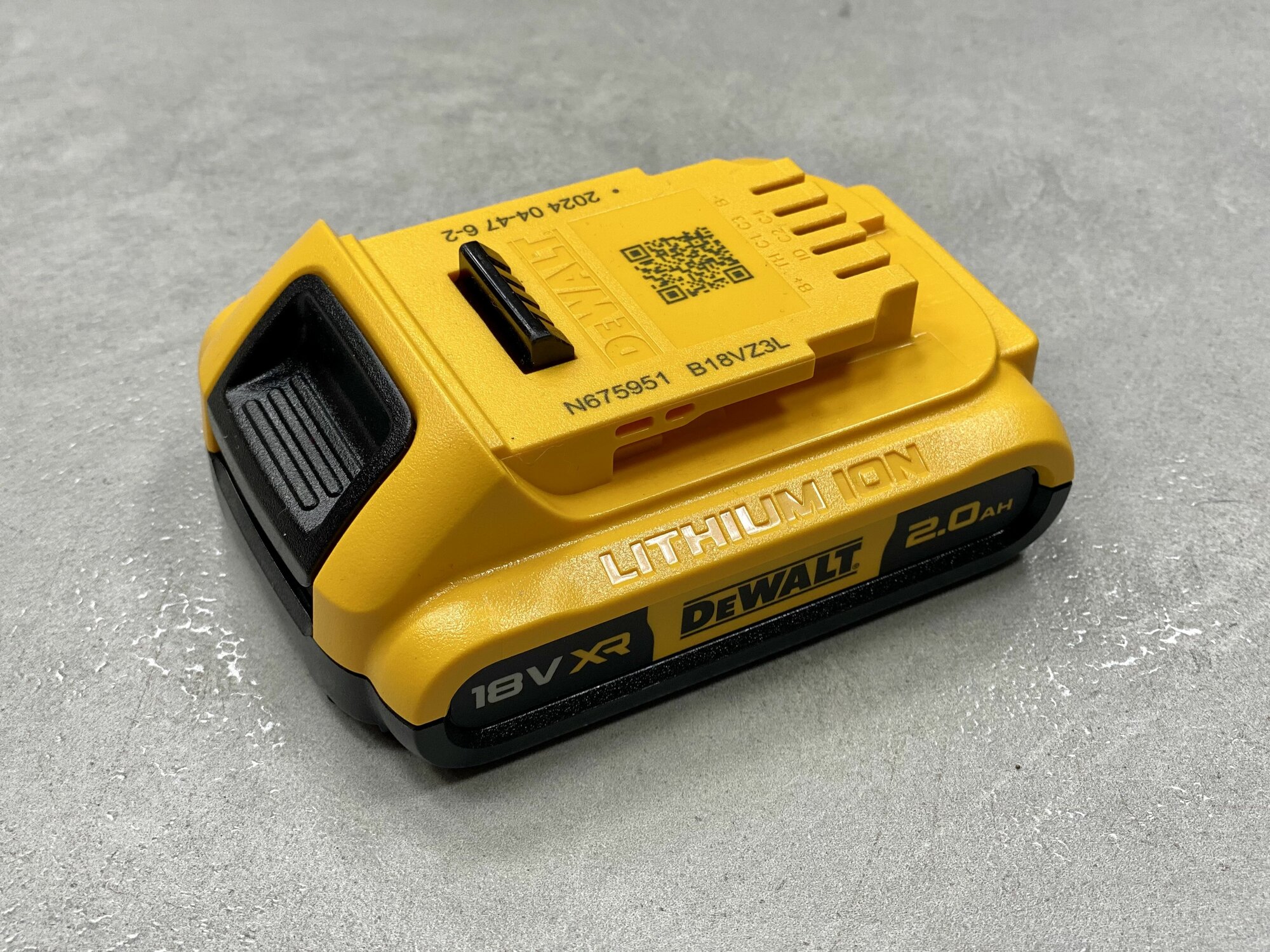 Аккумулятор DEWALT, Li-Ion, 18 B, 2 Ач, DCB183 оригинал, новый, без упаковки