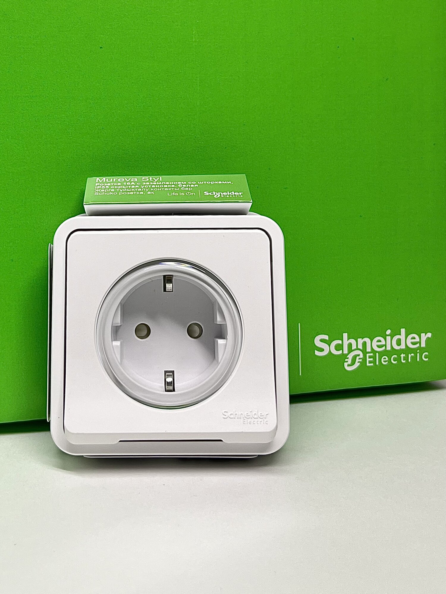 Розетка Schneider Electric 
