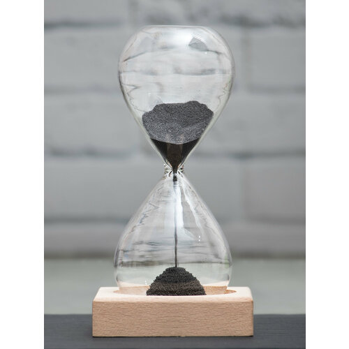 Часы песочные магнитные Завораживающая Иллюзия 8х15 см на подставке сувенирные декоративные антистресс 1262₽