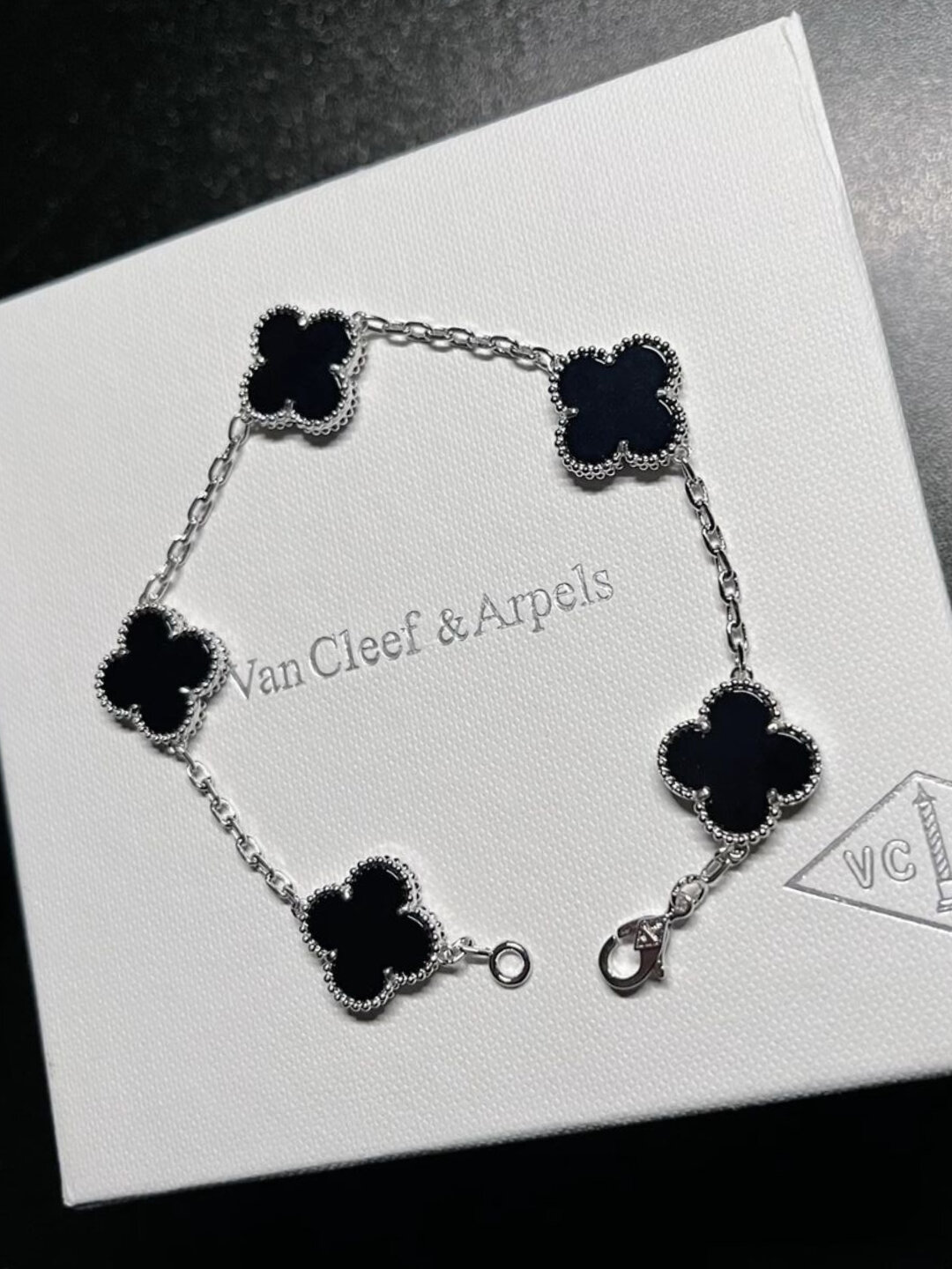 Эластичный браслет