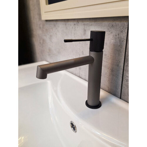 серый, черный