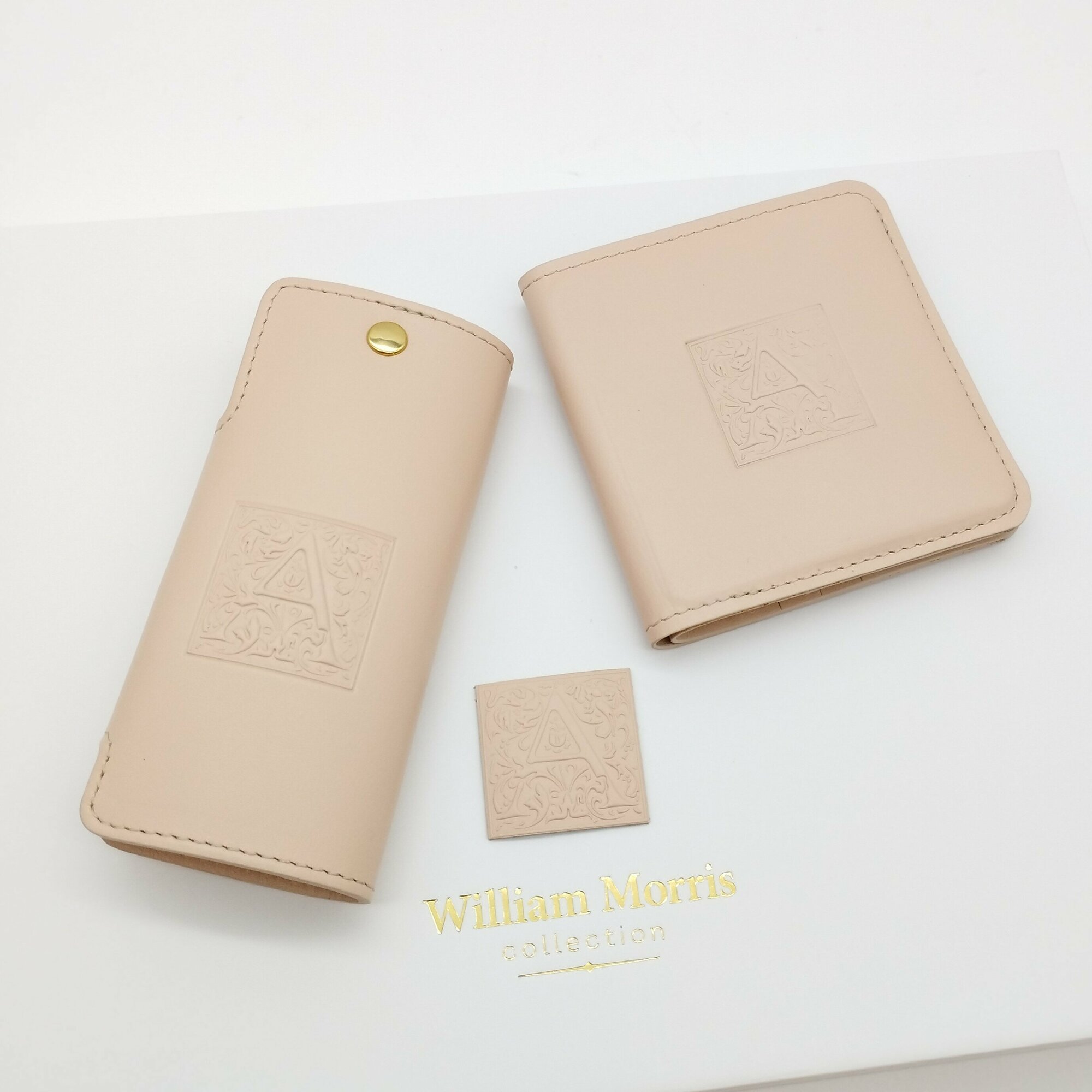 Кошелек William Morris, фактура глянцевая, пудра