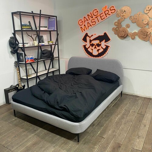 Двуспальная кровать 160х200 Окленд с мягким изголовьем для дома, для спальни, ортопедическое основание, ламели усиленные, на высоких ножках, рогожка серая, Банда Мастеров, Россия