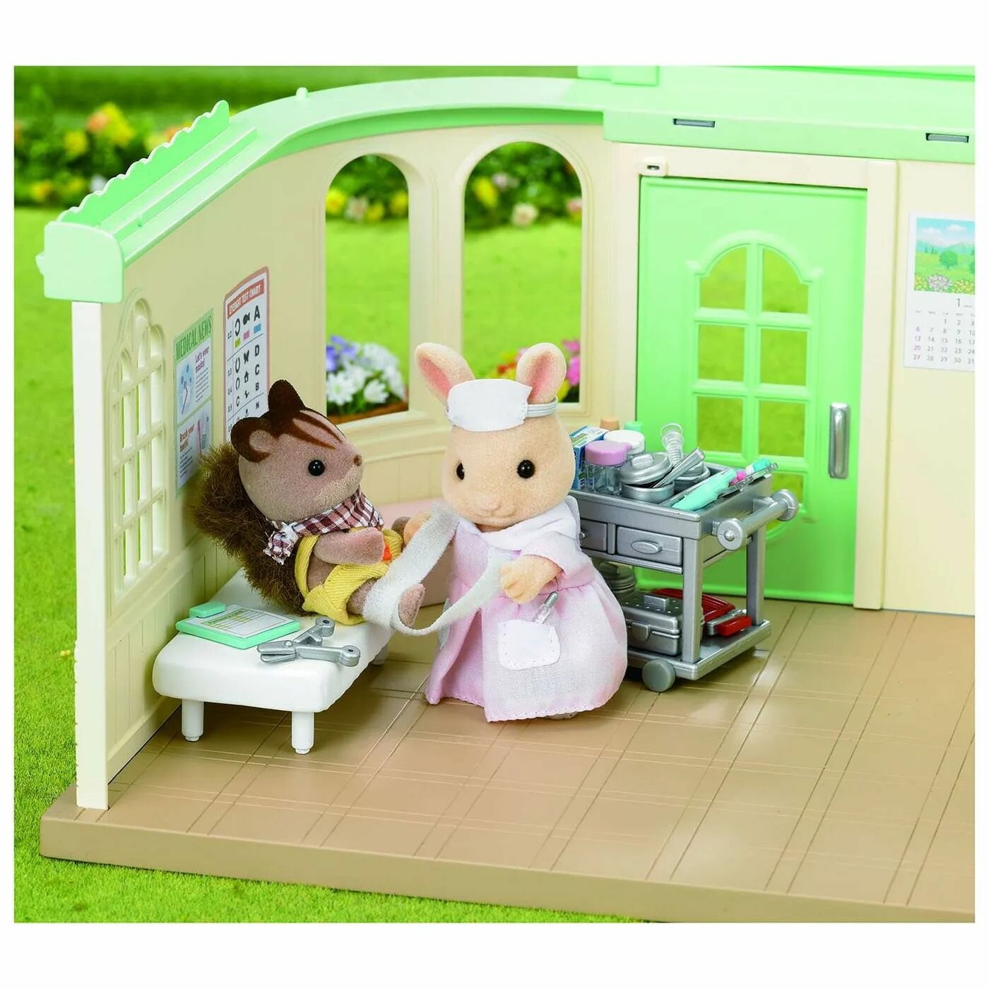 Игровой набор Sylvanian Families Медсесетра с аксессуарами - фото №17