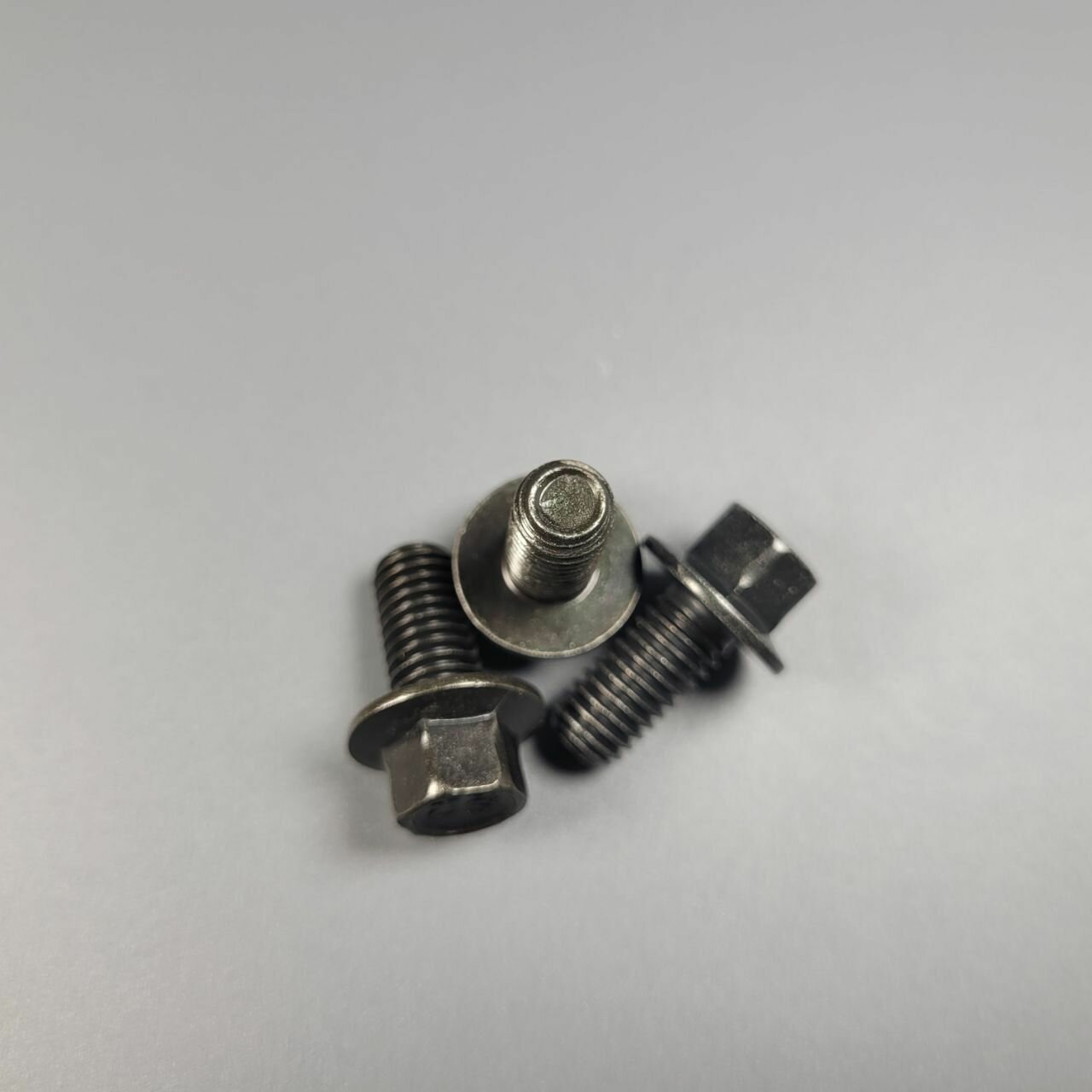Изображение Болт M8 x 1.25 крепежный флянцевый прочность 10,9 6шт
