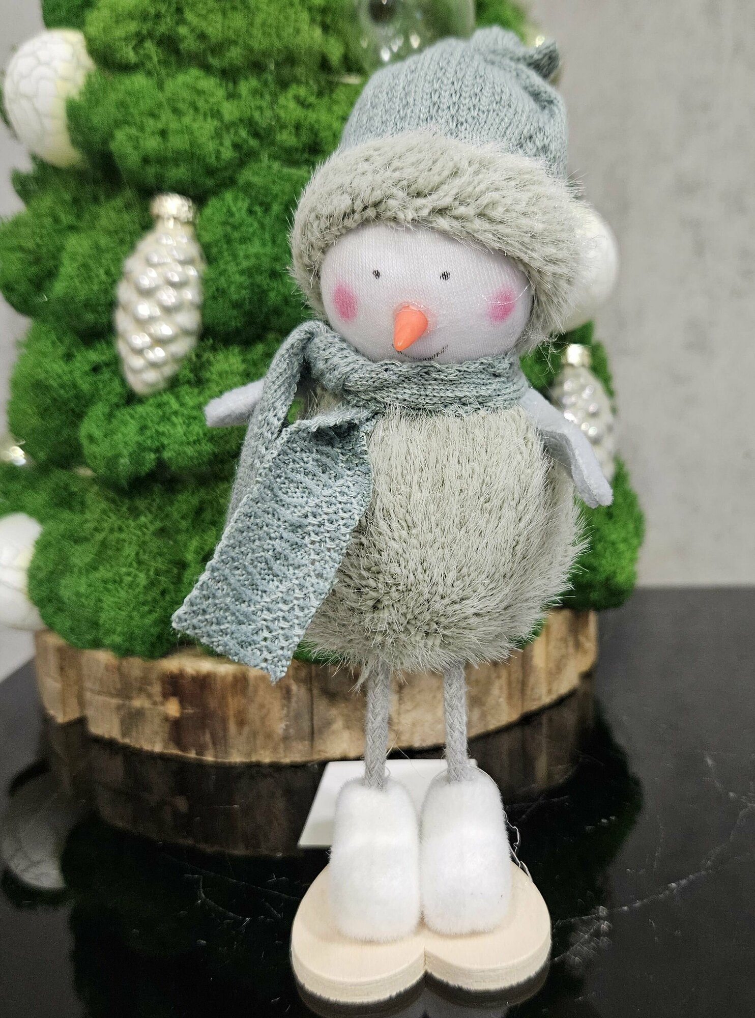 Красивая Новогодняя фигурка Снеговик зеленый, новогодний декор.