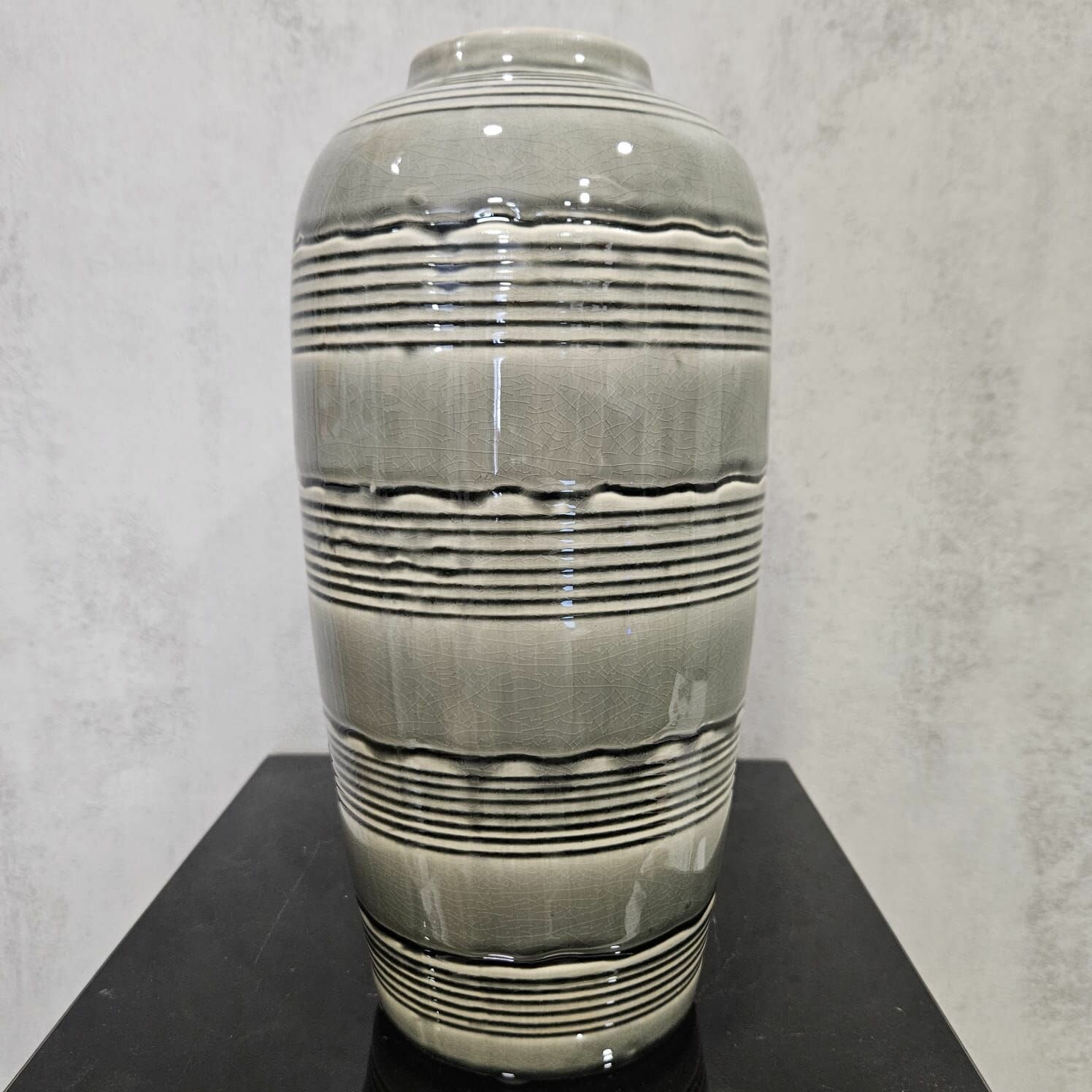 Ваза керамическая D16x16xH325 см темно-серая Оригинальная