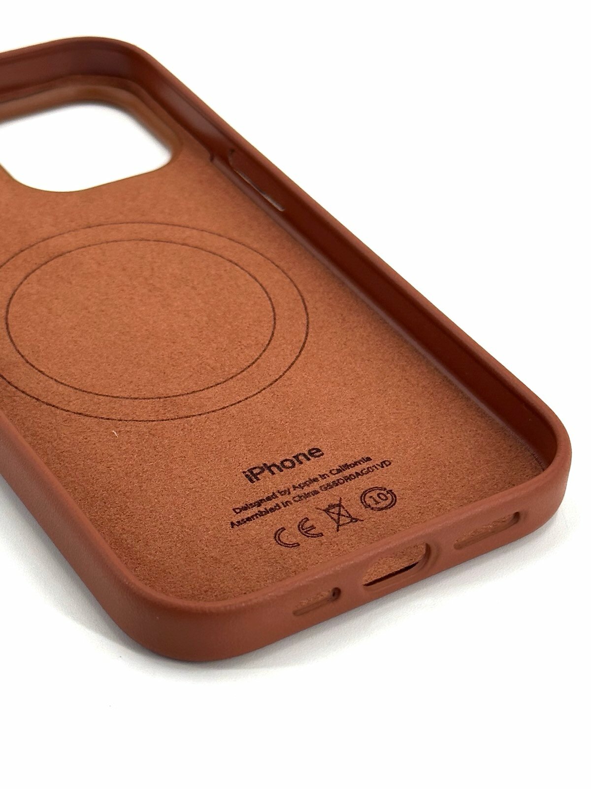 Кожаный чехол для iPhone 14 с Magsafe и анимацией коричневый (Umber)