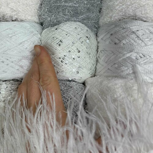 Набор итальянской фантазийной пряжи для футболки, джемпера Белый лебедь + перья. Вес набора 500гр