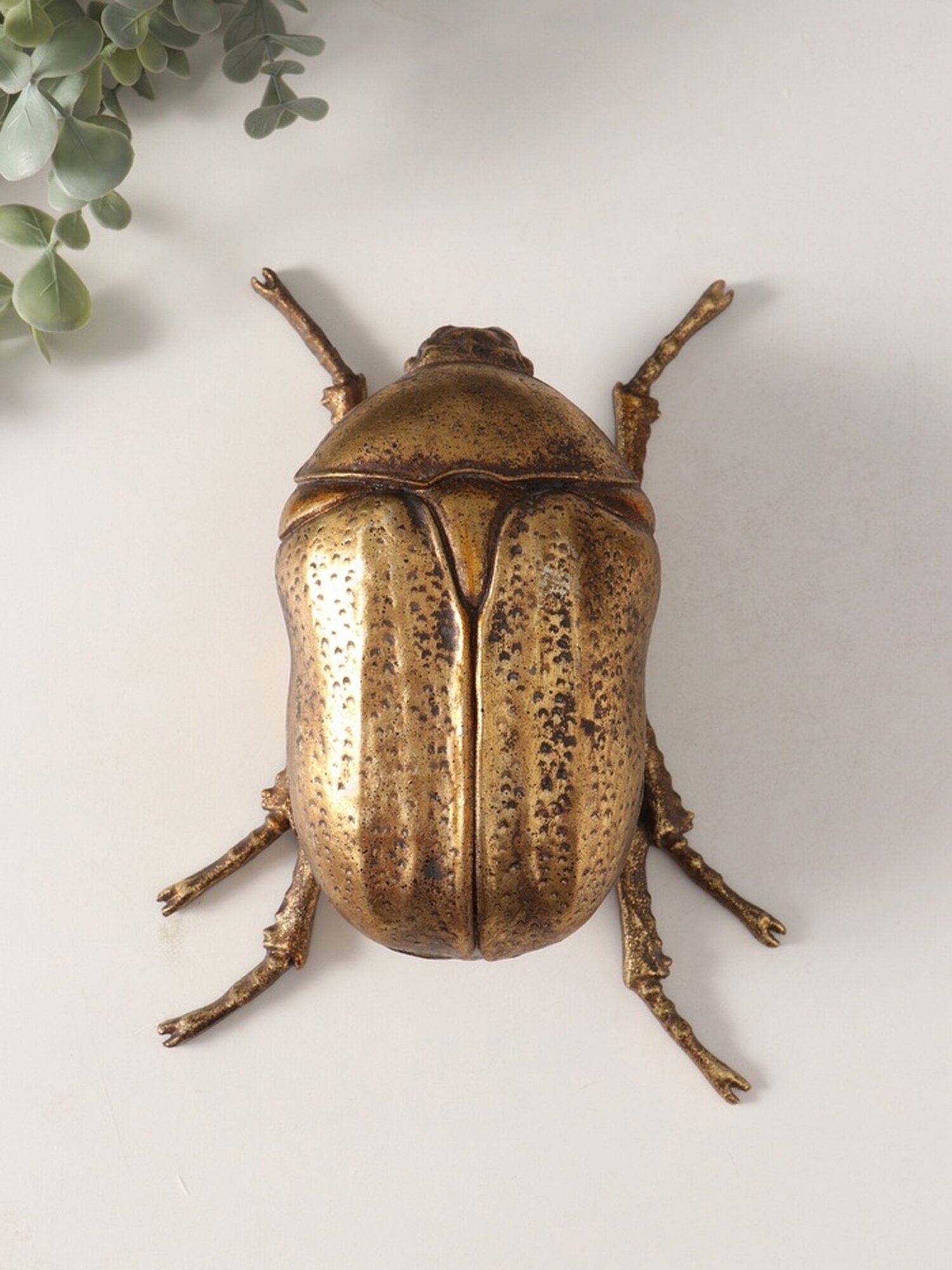 Фигурка  Жук  золотистая бронзовка   полистоун  22 5 17 7 5 см
