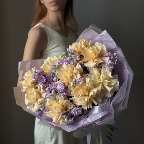 Изображение товара Авторский букет из ванильных французских роз и лавандовой маттиолы, Veresk 880