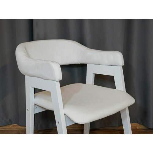 Мягкий стул кресло с подлокотниками бадди, белый с белыми ножками