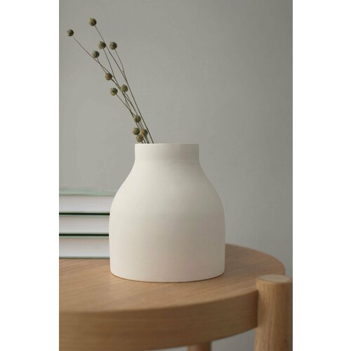 Ваза интерьерная Инезит из бетона высотой 14 см 680₽