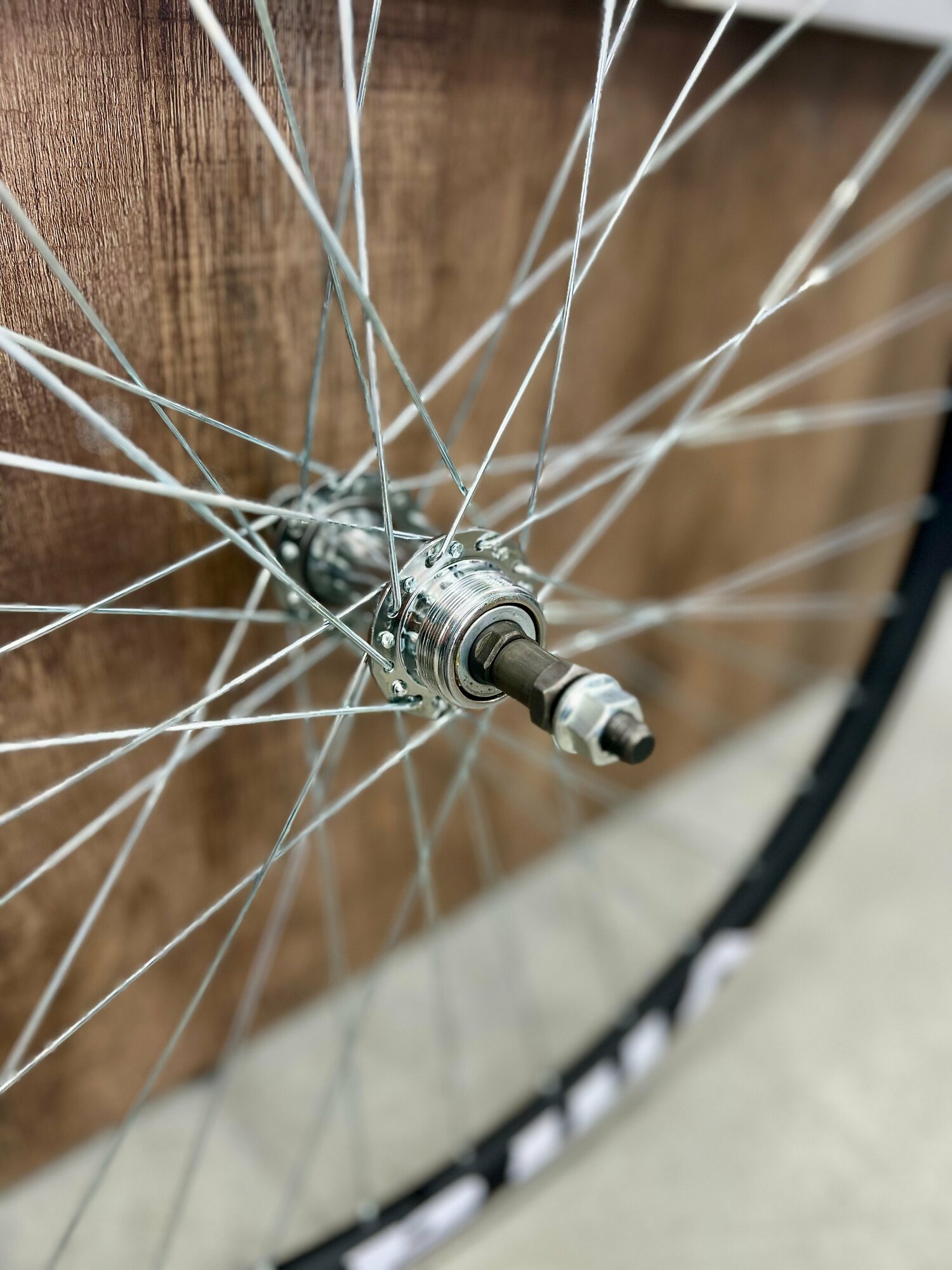 Колесо 26" MTB заднее двойной обод, V-Brake, под трещотку, втулка стальная, на гайках