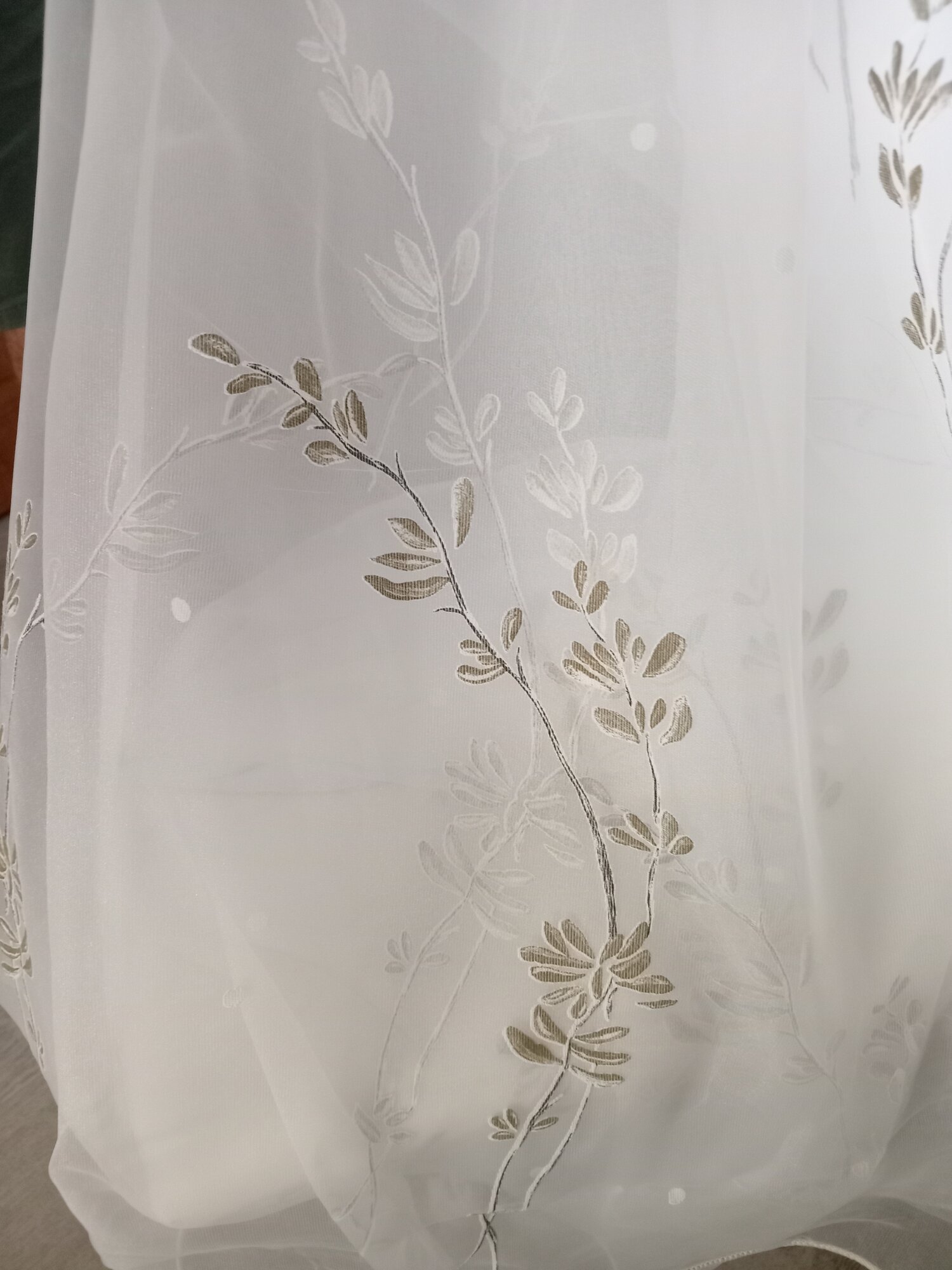 фото Тюль печать с рисунком, цвет кремовый с зелено серым выс250см. шир300см. Для гостиной, детской, кухни, спальни.