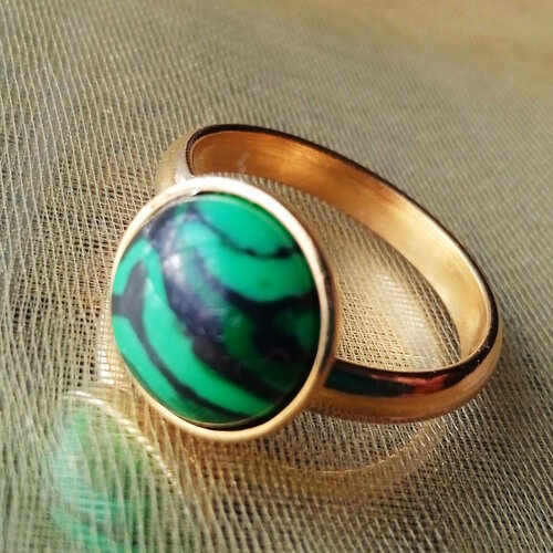 Кольцо, малахит, безразмерное, ширина 10 мм, зеленый