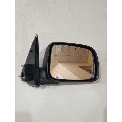 Зеркало заднего вида правое Great Wall Wingle 3 22 16V 5MT пикап 4X2 бензин 8202200P00C2 5600₽