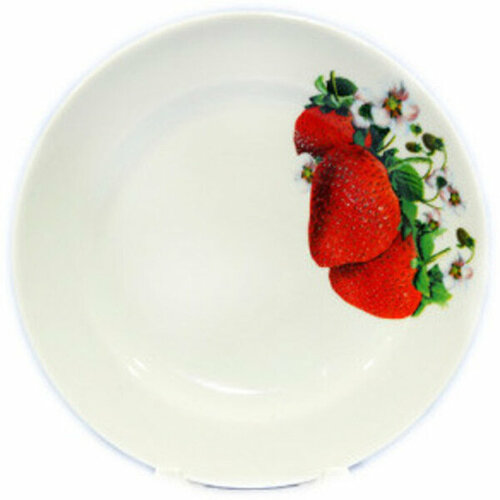 Тарелка фарфоровая обеденная 18см Клубника 270₽