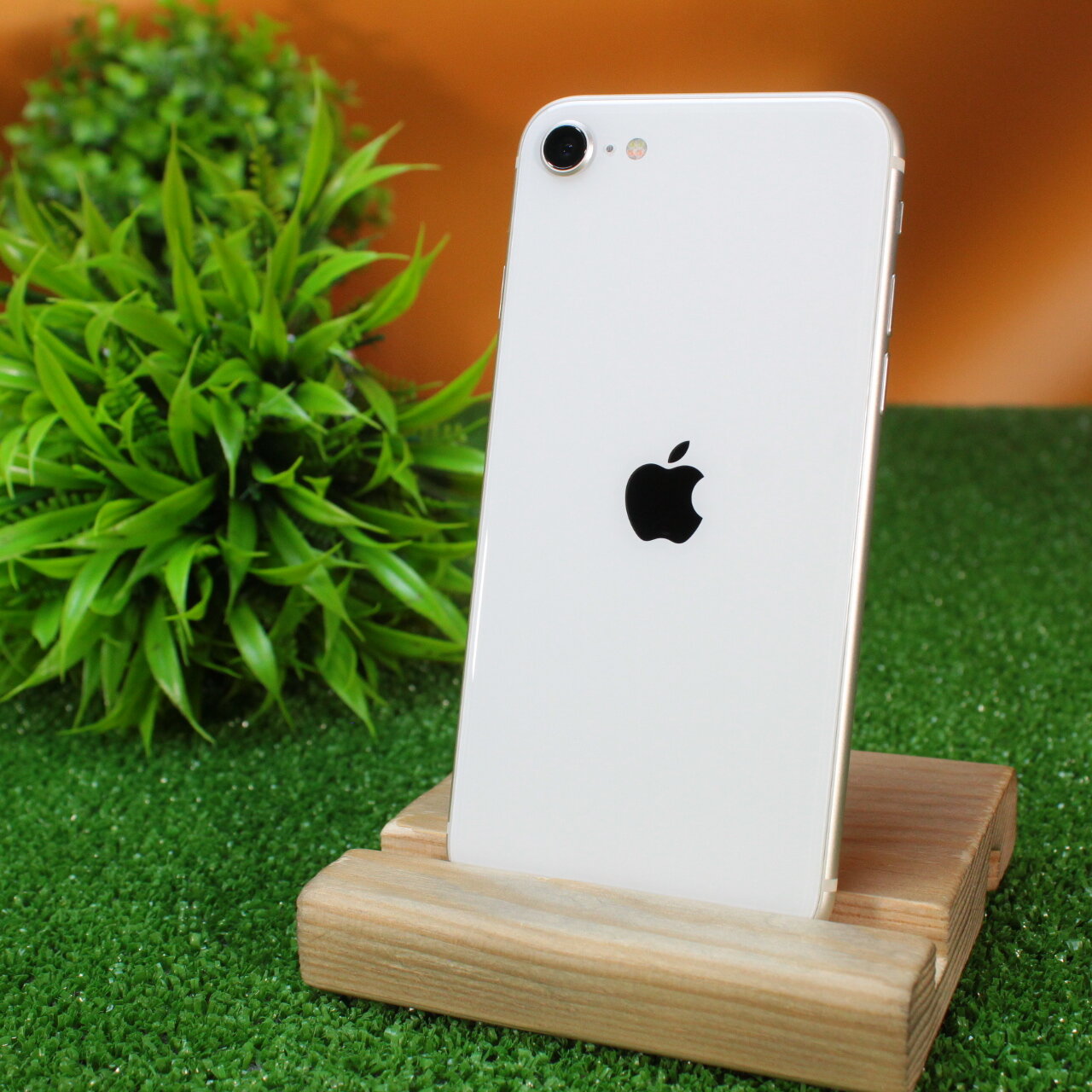 Смартфон Apple iPhone SE 2022 64 ГБ, nano SIM+eSIM, Starlight, Slimbox