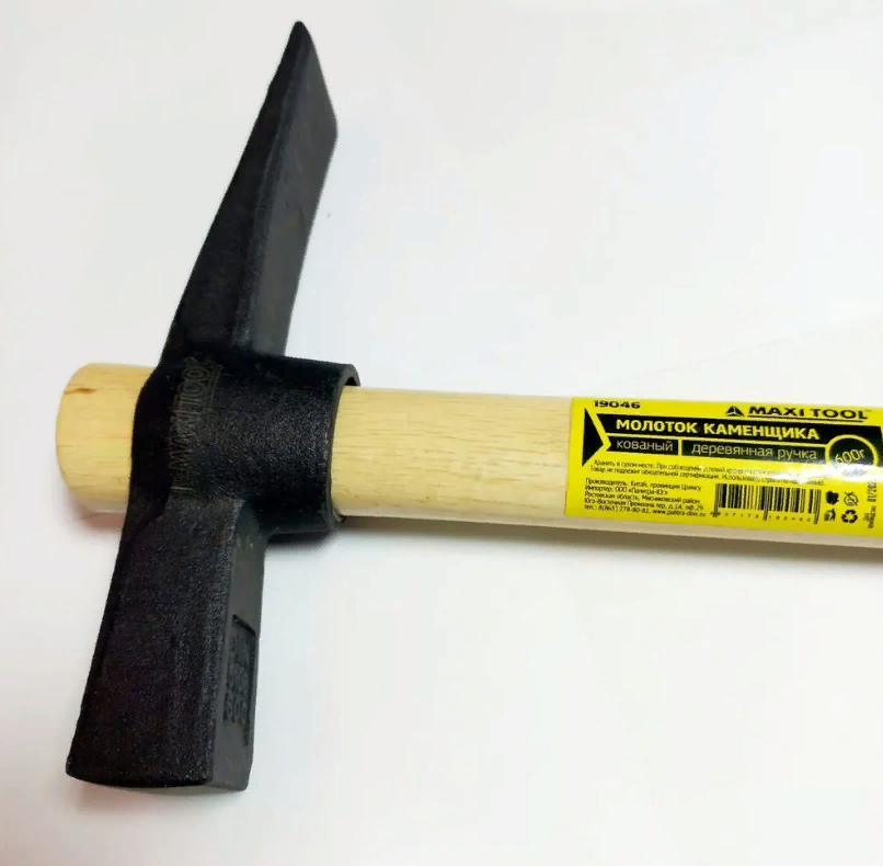 фото Молоток каменщика (кирка) с деревянной ручкой 600 гр.