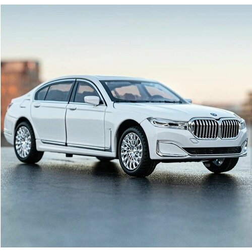 Металлическая коллекционная модель BMW 7, Белая БМВ, 1/24