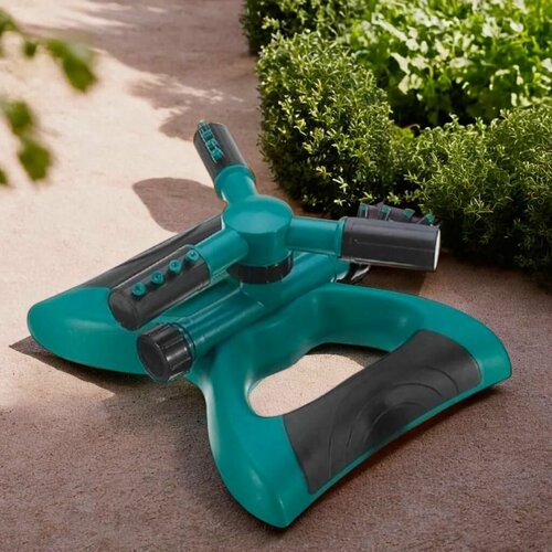 Дождеватель садовый разбрызгиватель для полива огорода кустов цветов 12 форсунок поворотный Поливалка для газона в деревню 990₽