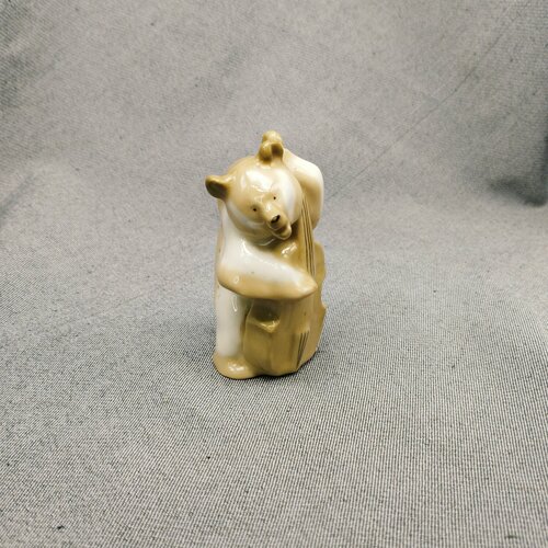Статуэтка Медведь с контрабасом из группы Малый квартет, фарфор, роспись, лзфи, СССР, 1950-1970 гг