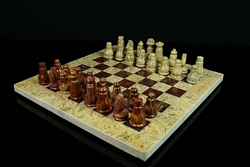 Шахматы из ракушечника с коричневым ониксом 250*250мм