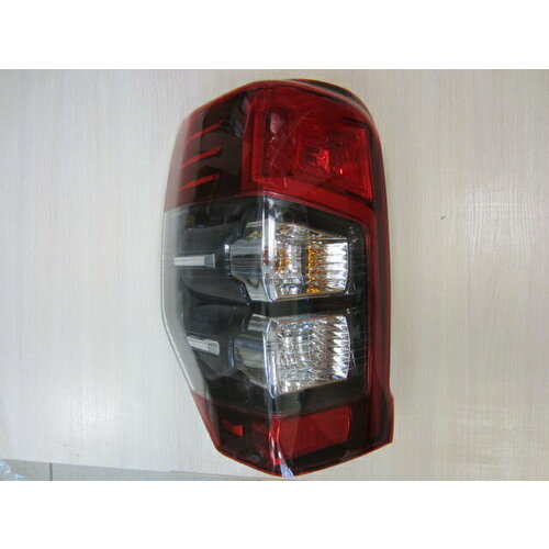 Фонарь задний левый совместим с Mitsubishi L200 2018-2023 LED 8330b213