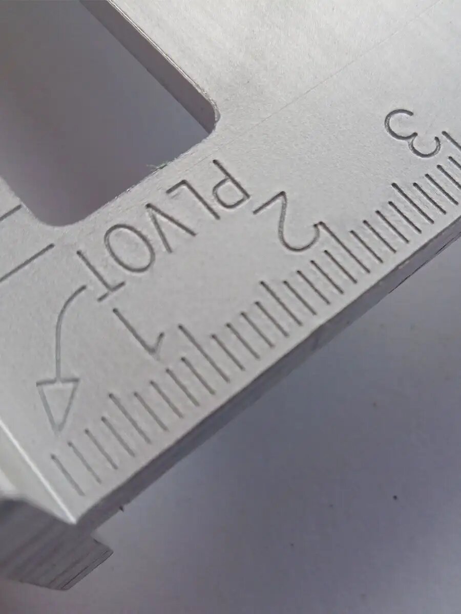 Угольник свенсона метрический столярный строительный — фото 1