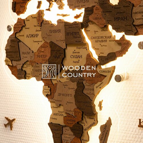 Карта мира из дерева с подсветкой на подложке из оргстекла