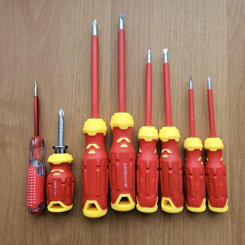 Отвертки диэлектрические 8 шт в футляре 1350₽