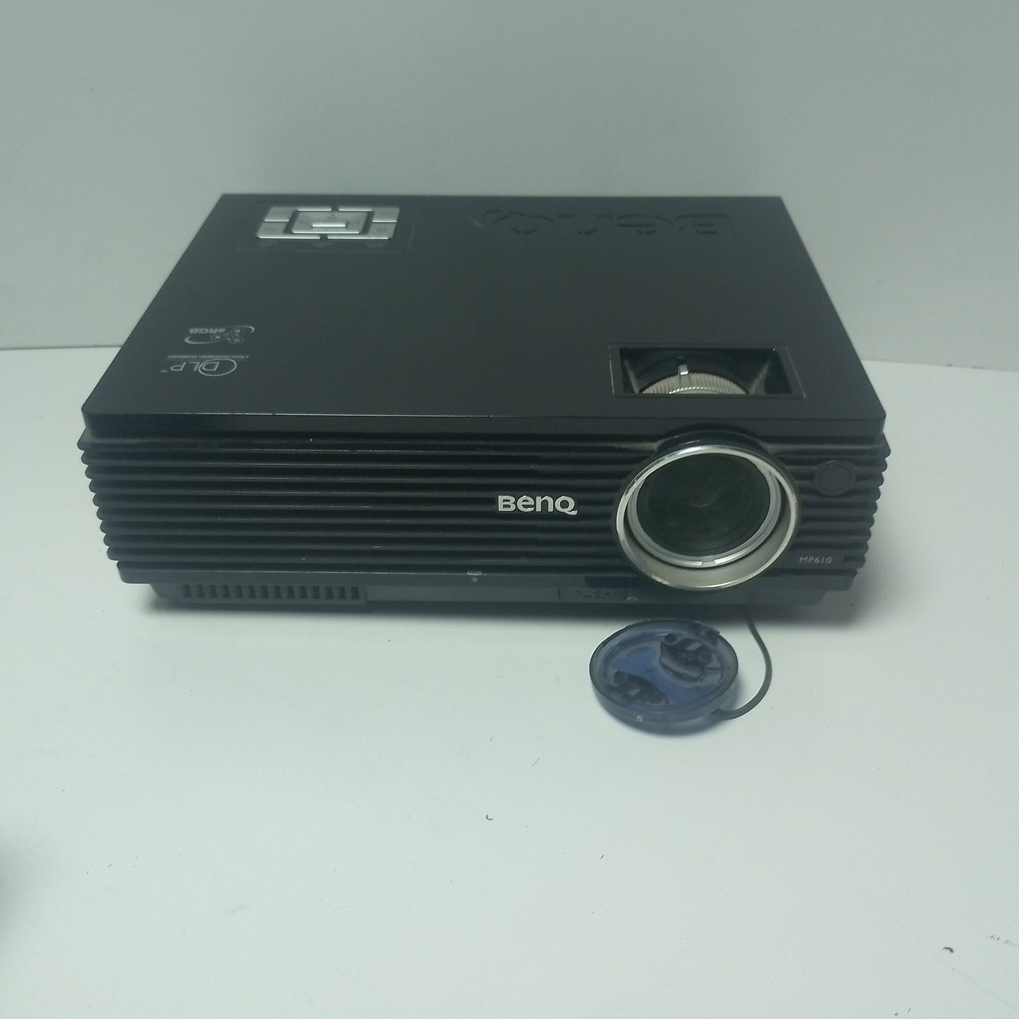 Проектор BenQ Projector MP610 (DDR DMD, 2000 люмен, 2000:1, 800x600, D-Sub, RCA, S-Video, USB), без пульта