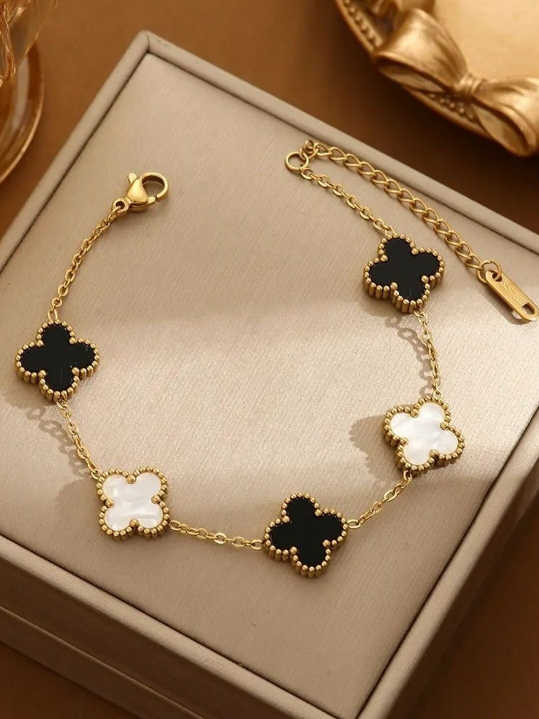 Жесткий браслет