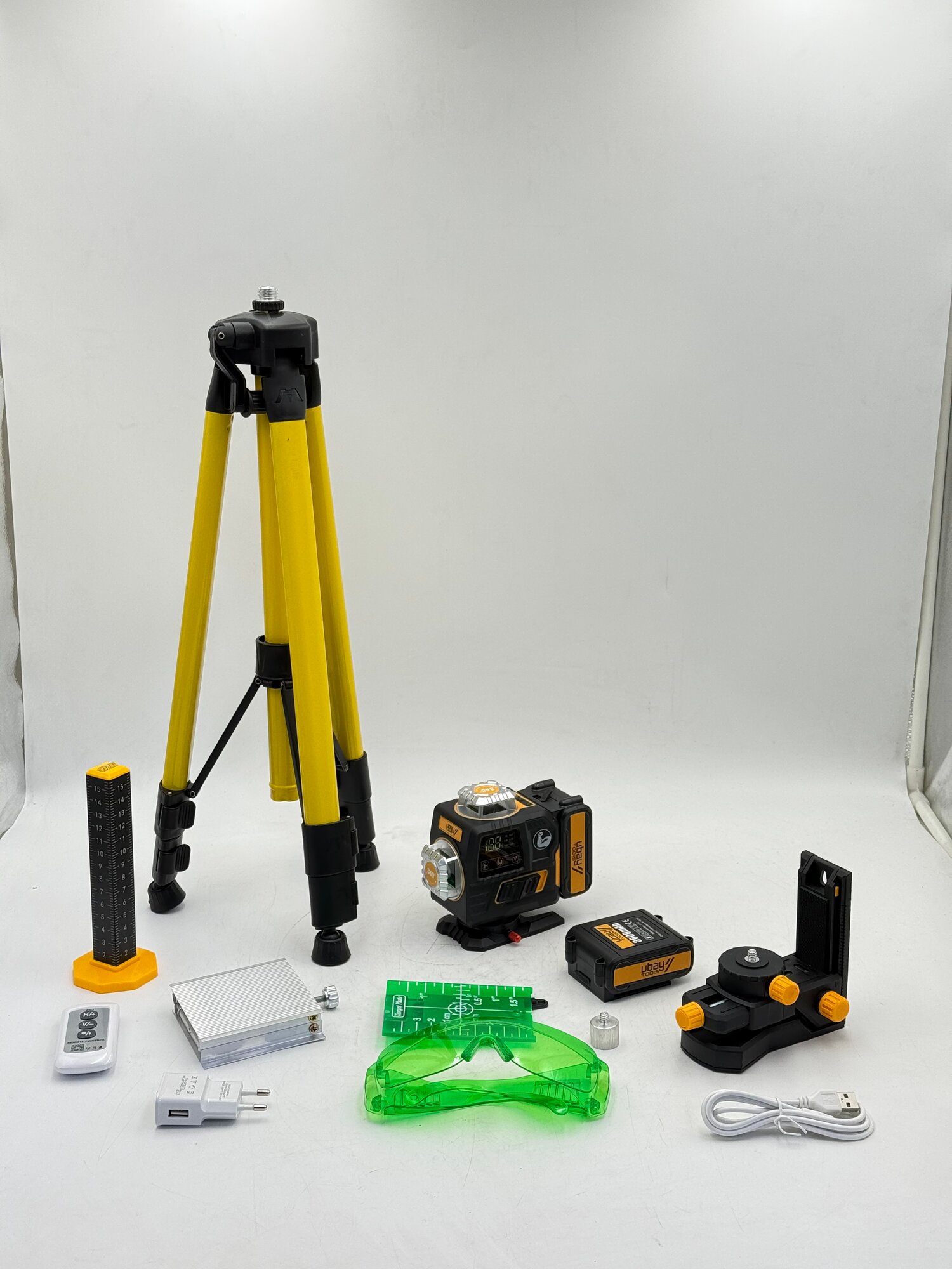 Лазерный уровень Ubay UB-4P", 4D, 16 линий, дальность до 100м, питание от аккумулятора