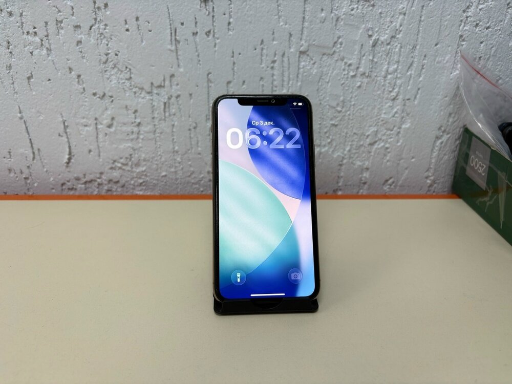 Смартфон Apple iPhone 11 Pro Max 64 ГБ RU, nano SIM+eSIM, золотой, б/у, уценка