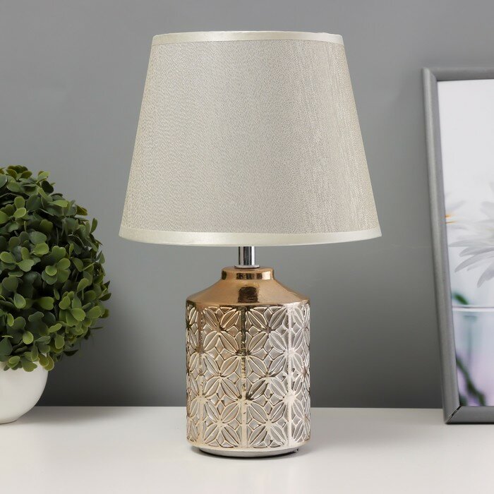 фото Настольная лампа "Дейзи" Е14 40Вт золото 20х20х31 см