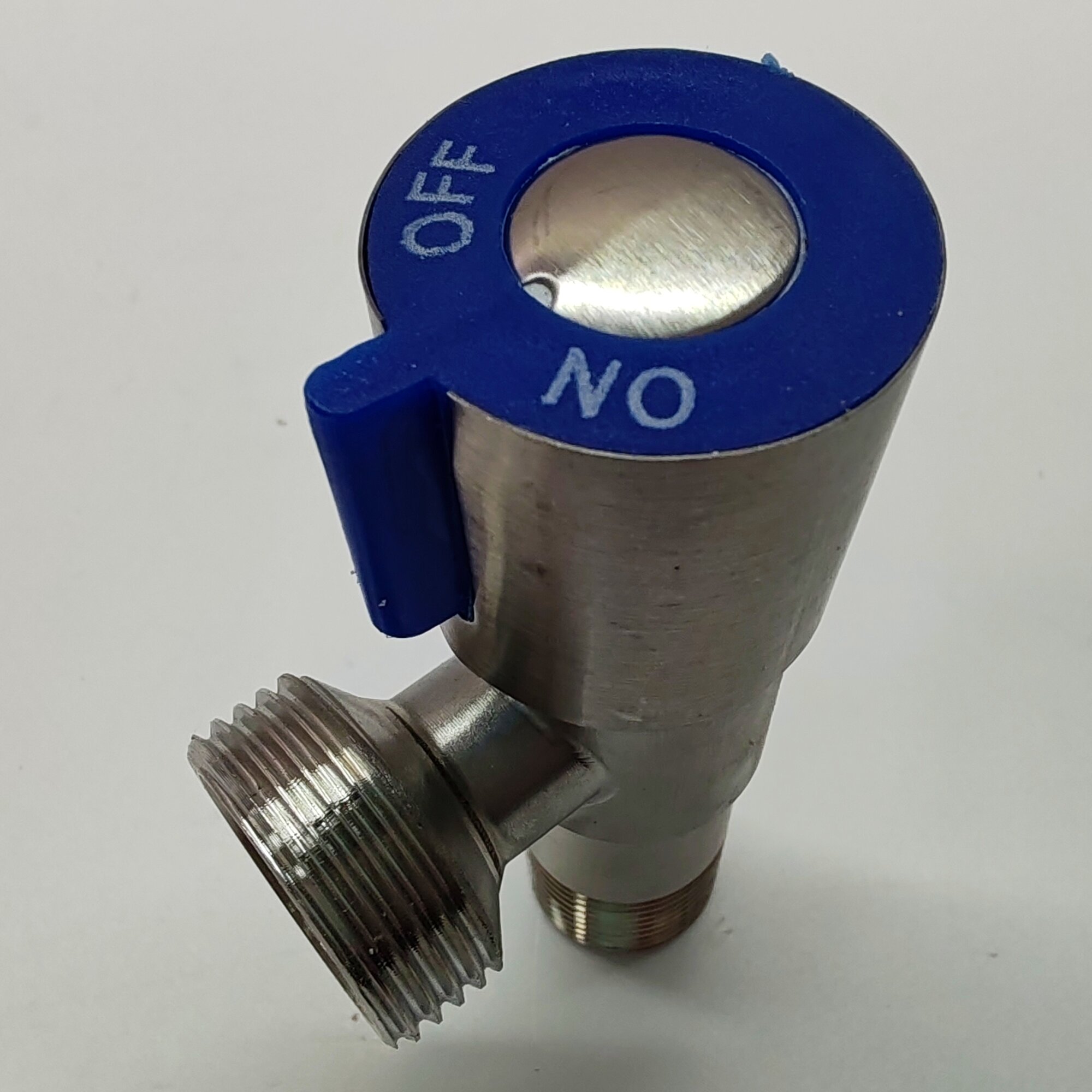 фото Кран нерж, вентильный, угловой д/подкл. сантех. приборов (Нар/Нар) - 1/2" х 3/4" (синий) A54897C-1