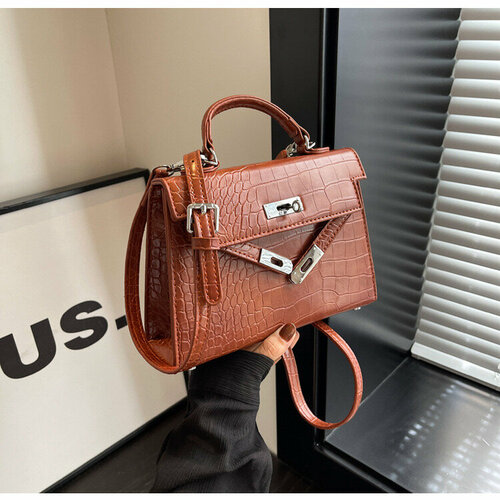 Сумка кросс-боди фактура под рептилию светло-коричневый 2900₽