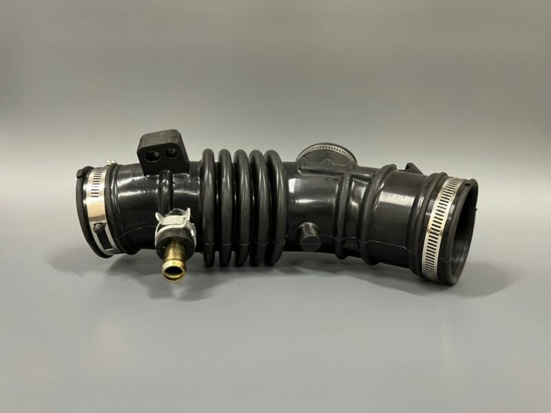 фото Патрубок воздушного фильтра Nissan Almera N16 рестайлинг 2003-2006 г. в.