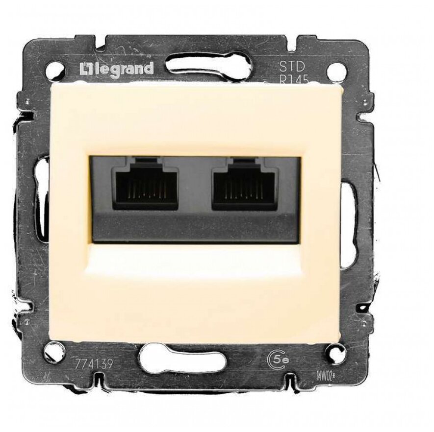 Розетка Legrand 695626 Valena Classic