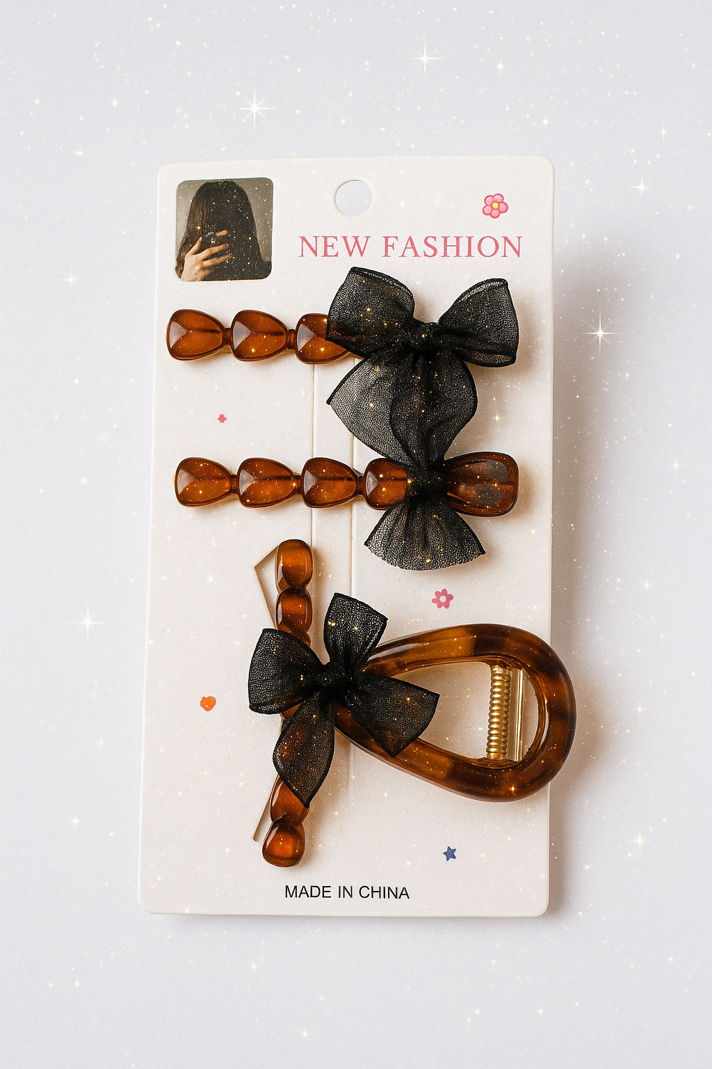 Заколки Модные с цветочным декором Эти заколки выполнены из прочного пластика и украшены элегантными цветами.