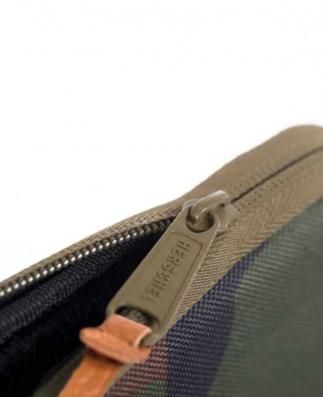 Чехол водоотталкивающий Herschel Anchor 11' MacBook Air Woodland