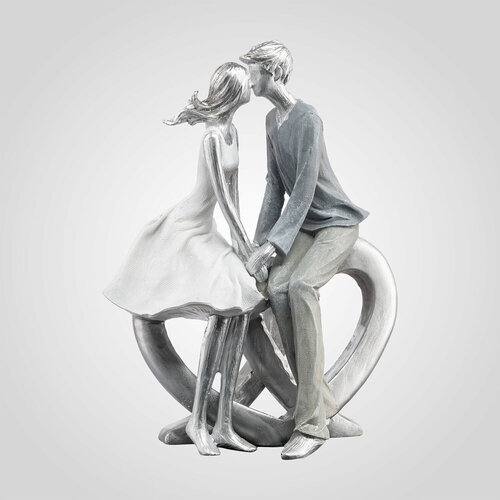 Статуэтка пара на сердцах белая с серебром 2151659 см 4499₽