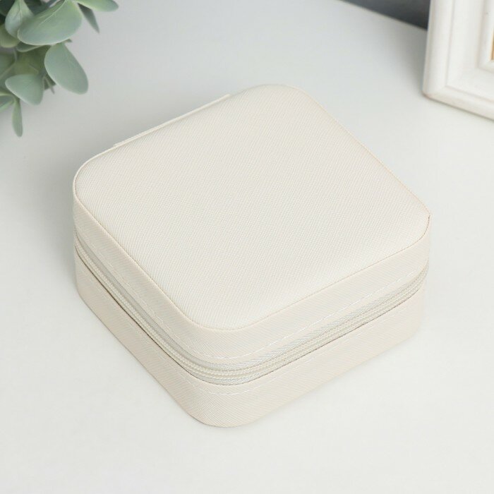 фото Шкатулка кожзам для украшений "Элегия. Квадратная" белый 5х10х10 см