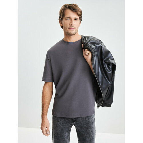 фото Футболка zarina, размер xl (ru 52)/182, серый