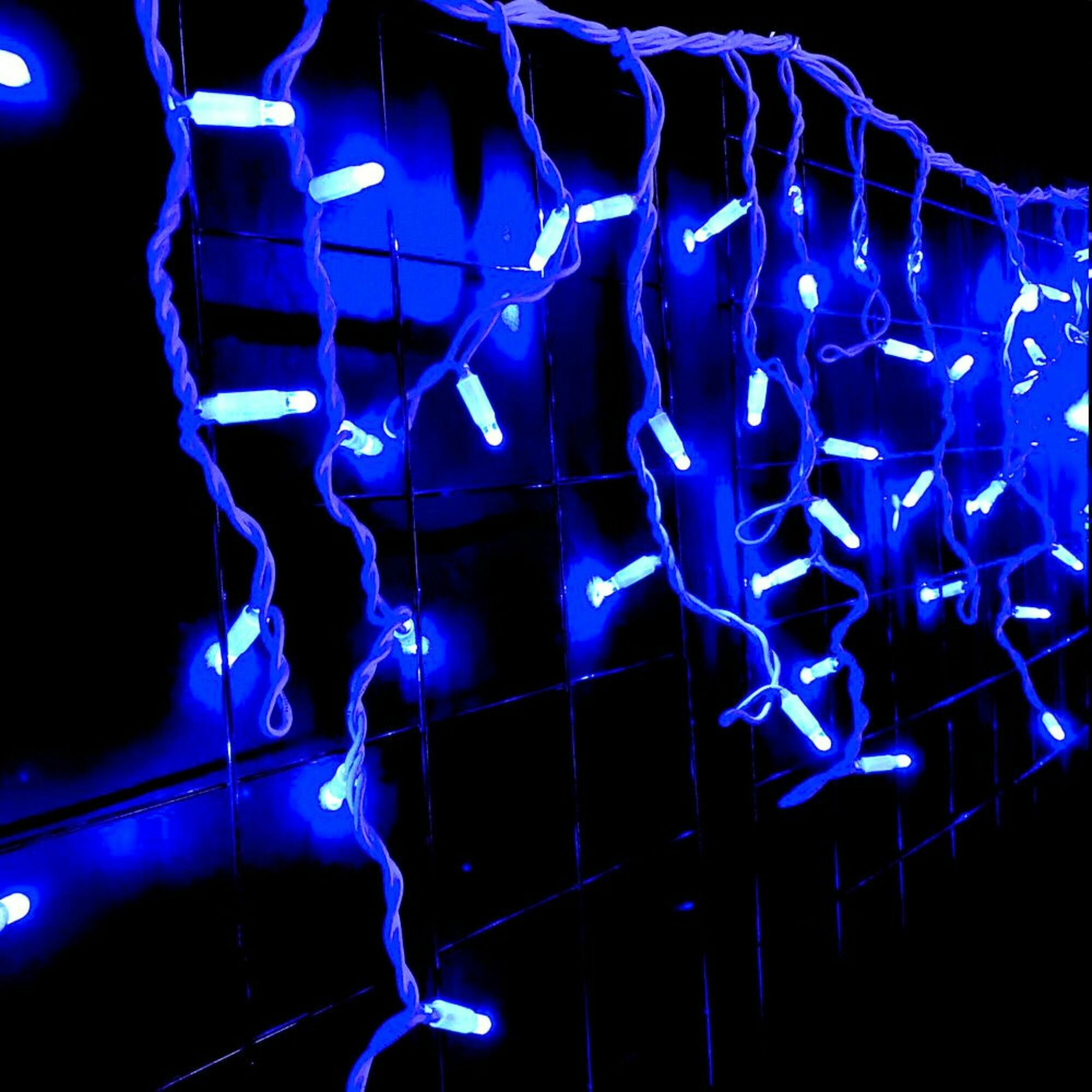 Гирлянда светодиодная новогодняя уличная Бахрома 300х70 см Свечение синее Белый провод