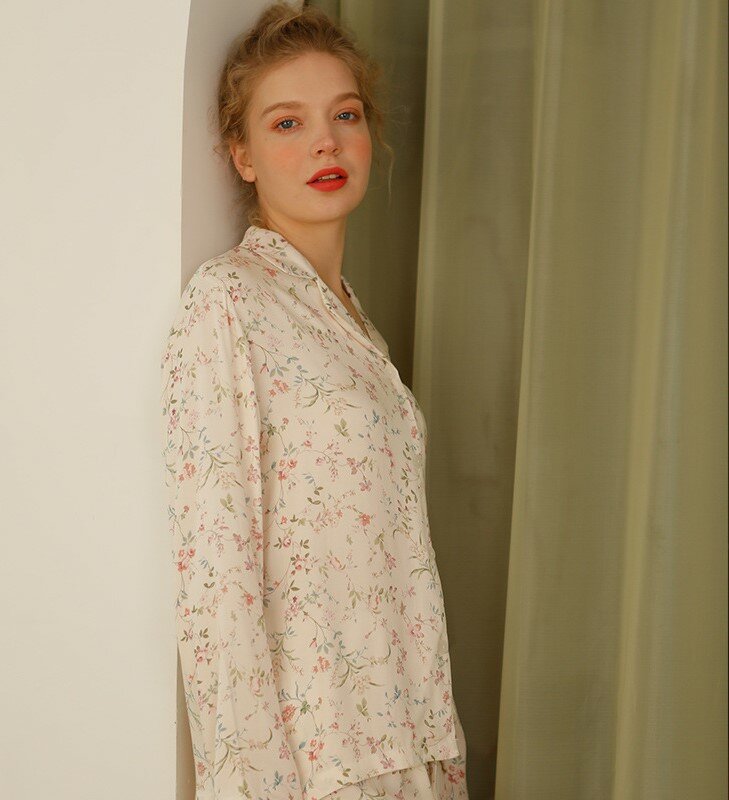 Домашний костюм-пижама шелковая женская с брюками и рубашкой - фотография № 10